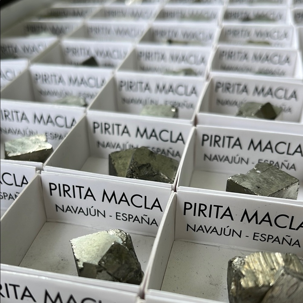 Pyrite cube - Picture 1 of 1